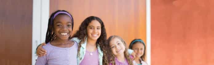 Website-Banner_1_Girls-smiling