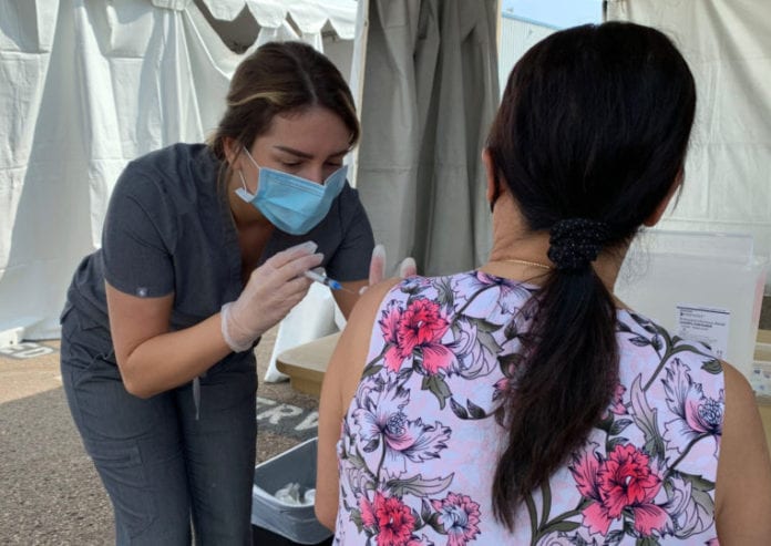 10-22-2020-FluClinic-Nurse-763x540